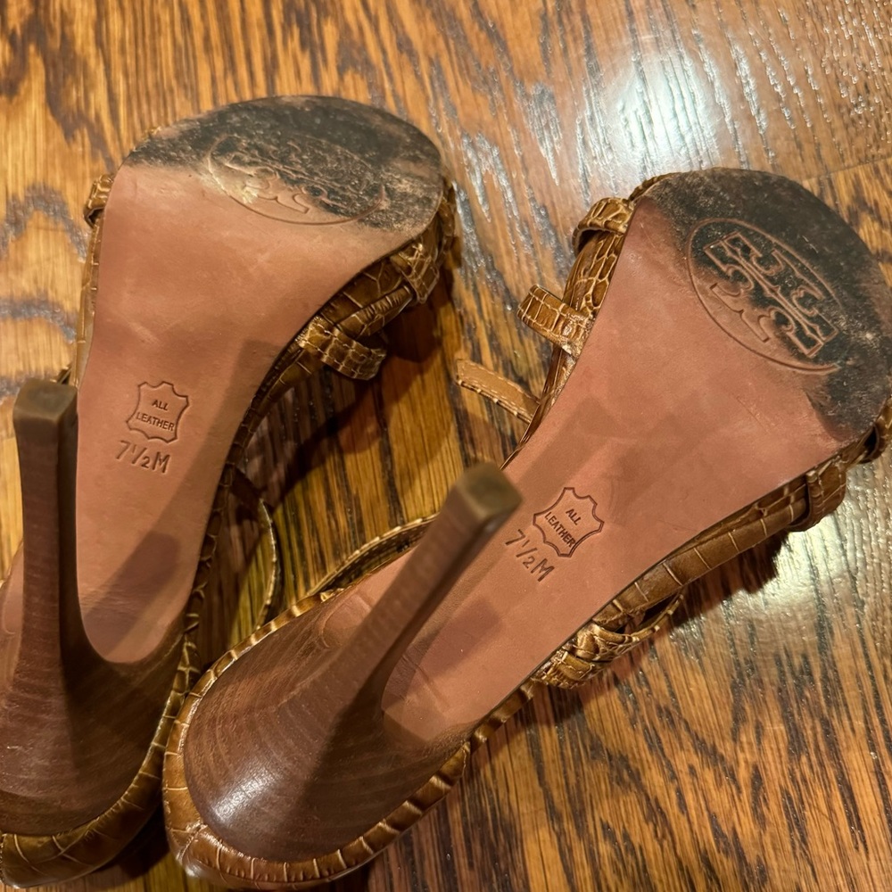 Tory Burch Elizabetta Crocodile Brown Leather Embossed Heels | Size 7.5 - Picture 6 of 6